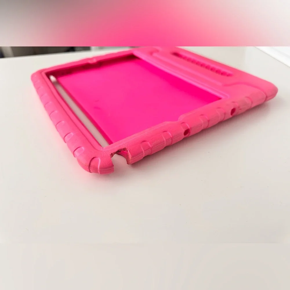 iPad Dynamo Foam Protective Carrying Case w Easy Grip Handle • Hot Pink
